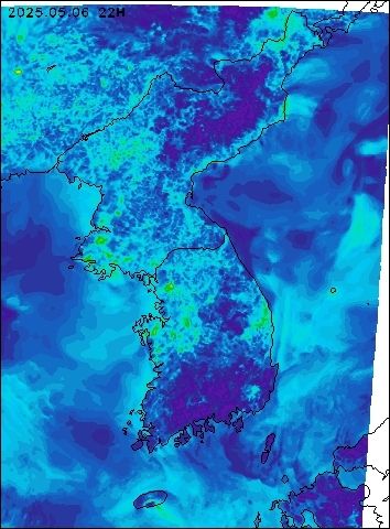 2025-05-06 22 : 00