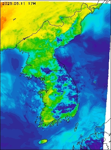 2025-05-11 17 : 00