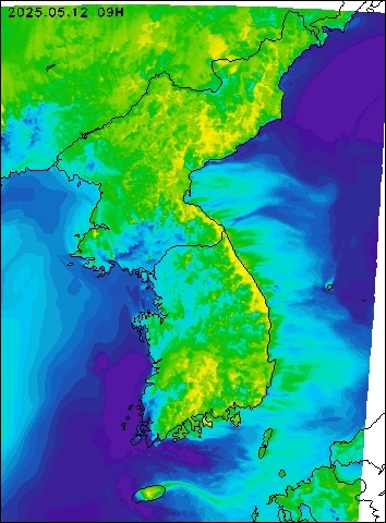 2025-05-12 09 : 00