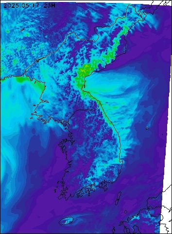 2025-05-17 23 : 00