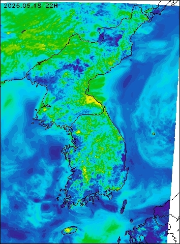 2025-05-18 22 : 00