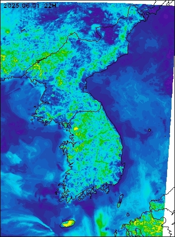 2025-06-01 22 : 00