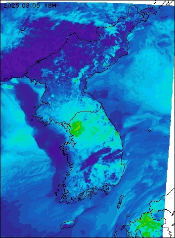 2025-08-05 18 : 00