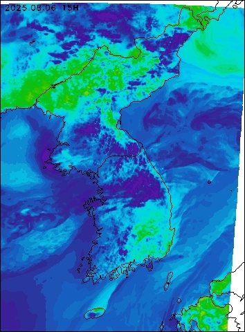 2025-08-06 15 : 00