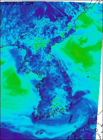 2025-08-07 22 : 00