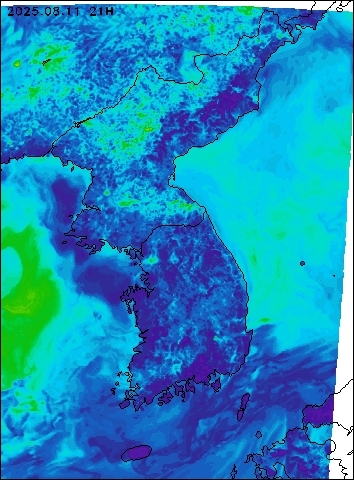 2025-08-11 21 : 00