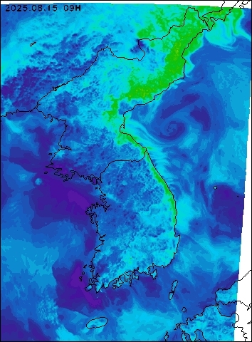 2025-08-15 09 : 00