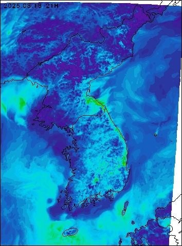 2025-08-18 21 : 00