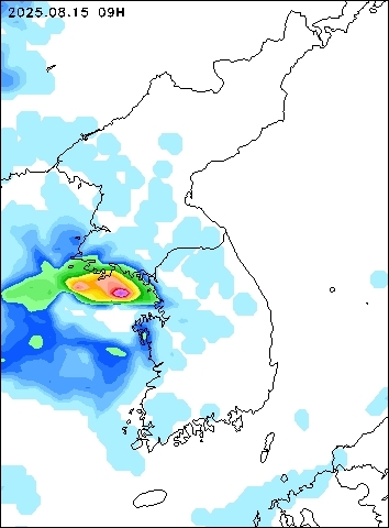 2025-08-15 09 : 00