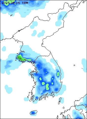 2025-08-15 18 : 00