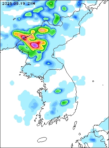 2025-08-19 21 : 00