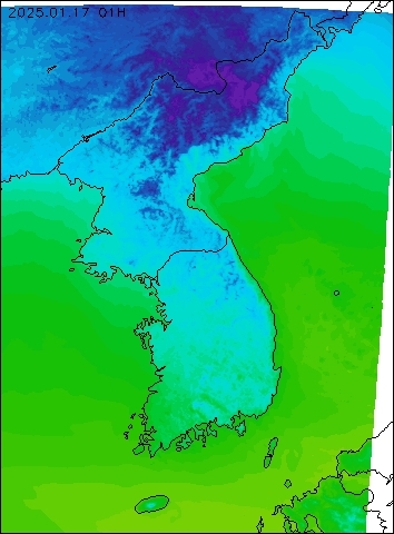 2025-01-17 01 : 00