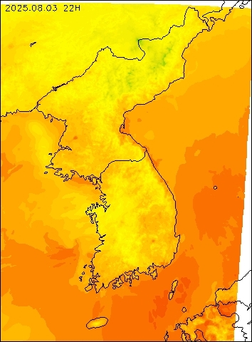 2025-08-03 22 : 00