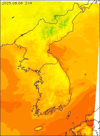 2025-08-06 21 : 00