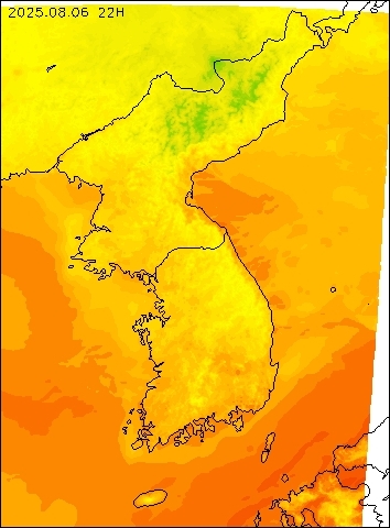 2025-08-06 22 : 00