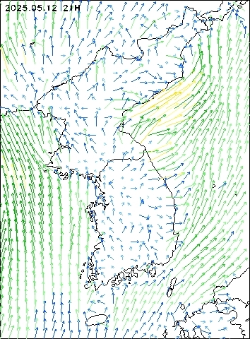 2025-05-12 21 : 00