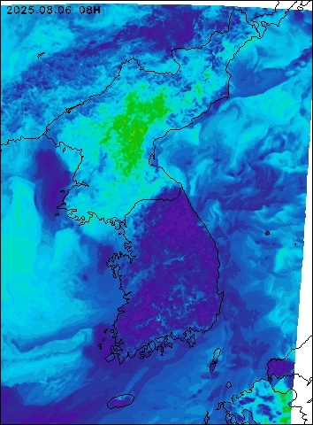 2025-08-06 09 : 00